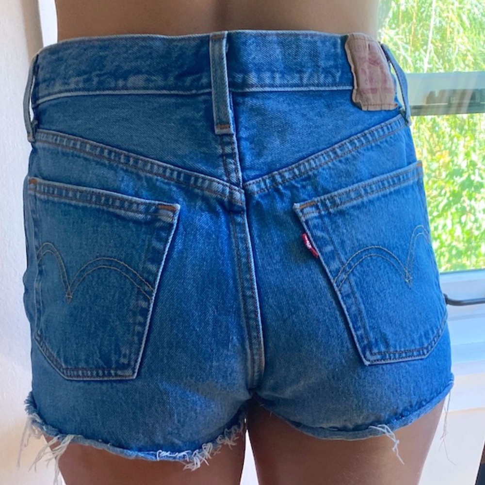 LEVIS CUT OFF DENIM SHORTS • SMALL - Picture 1 of 3